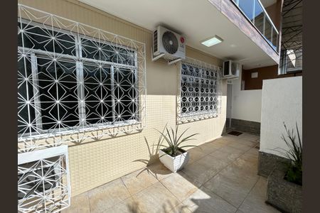 Casa para alugar com 250m², 3 quartos e 2 vagasFachada