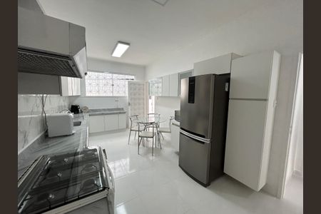 Casa para alugar com 250m², 3 quartos e 2 vagasCozinha