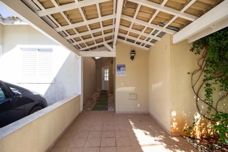 Casa de condomínio para alugar com 120m², 3 quartos e 2 vagas Casa de condomínio para alugar com 120m², 3 quartos e 2 vagasFachada