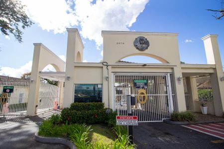 Casa de condomínio para alugar com 120m², 3 quartos e 2 vagas Casa de condomínio para alugar com 120m², 3 quartos e 2 vagasFachada e portaria