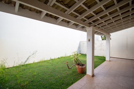 Casa de condomínio para alugar com 120m², 3 quartos e 2 vagas Casa de condomínio para alugar com 120m², 3 quartos e 2 vagasÁrea externa