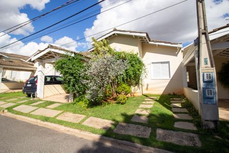 Casa de condomínio para alugar com 120m², 3 quartos e 2 vagas Casa de condomínio para alugar com 120m², 3 quartos e 2 vagasFachada