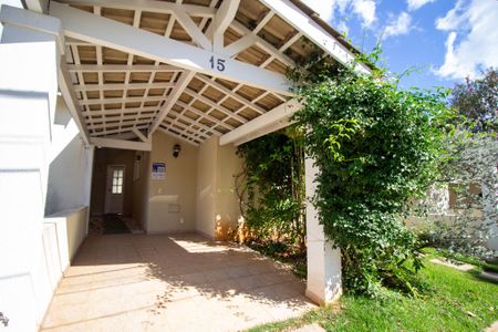 Casa de condomínio para alugar com 120m², 3 quartos e 2 vagas Casa de condomínio para alugar com 120m², 3 quartos e 2 vagasFachada