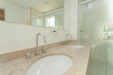 Apartamento para alugar com 223m², 4 quartos e 4 vagasBanheiro da Suíte 1