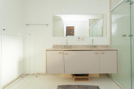 Apartamento para alugar com 223m², 4 quartos e 4 vagasBanheiro da Suíte 1