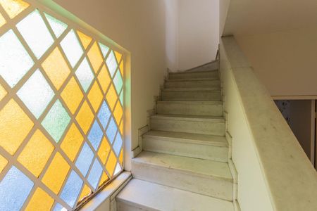 Casa à venda com 300m², 4 quartos e 2 vagasEscada