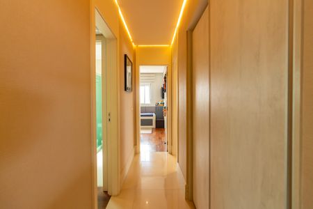 Apartamento à venda com 167m², 3 quartos e 3 vagas Apartamento à venda com 167m², 3 quartos e 3 vagasCorredor