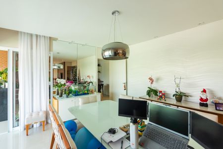 Apartamento à venda com 167m², 3 quartos e 3 vagas Apartamento à venda com 167m², 3 quartos e 3 vagasSala