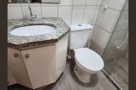 Banheiro de kitnet/studio para alugar com 1 quarto, 27m² em Ca 9 (centro de Atividades), Brasília