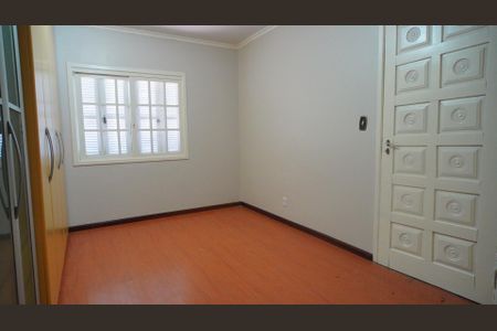 Casa à venda com 255m², 4 quartos e 3 vagas Casa à venda com 255m², 4 quartos e 3 vagasQuarto 2