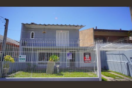 Casa à venda com 255m², 4 quartos e 3 vagas Casa à venda com 255m², 4 quartos e 3 vagasFachada