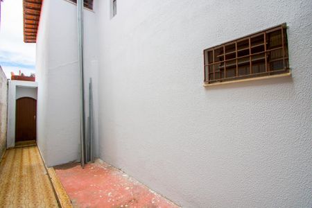 Casa à venda com 215m², 3 quartos e 3 vagas Casa à venda com 215m², 3 quartos e 3 vagasCorredor