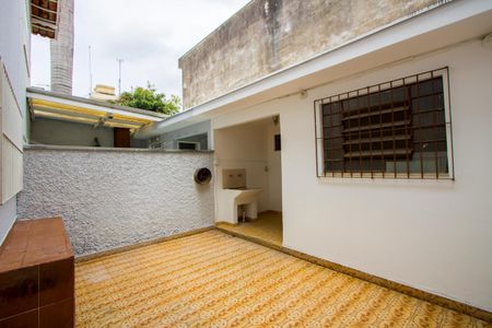 Casa à venda com 215m², 3 quartos e 3 vagas Casa à venda com 215m², 3 quartos e 3 vagasQuintal