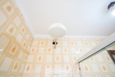 Casa à venda com 215m², 3 quartos e 3 vagas Casa à venda com 215m², 3 quartos e 3 vagasBanheiro social