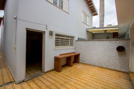 Casa à venda com 215m², 3 quartos e 3 vagas Casa à venda com 215m², 3 quartos e 3 vagasQuintal