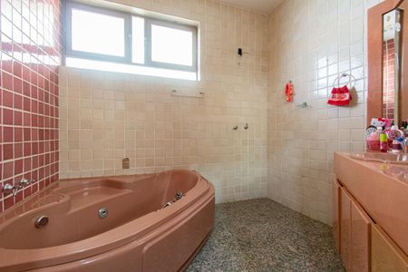 Casa à venda com 400m², 6 quartos e 5 vagasBanheiro da Suíte 1