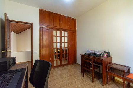 Casa à venda com 400m², 6 quartos e 5 vagasQuarto 2