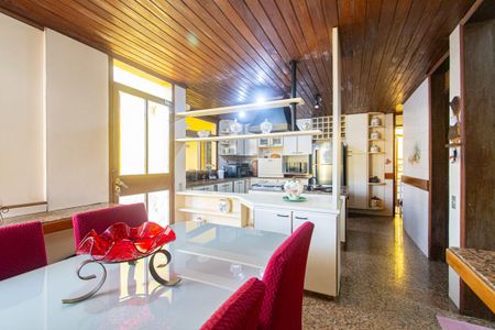 Casa à venda com 400m², 6 quartos e 5 vagasCozinha