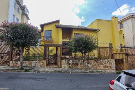 Casa à venda com 400m², 6 quartos e 5 vagasFachada