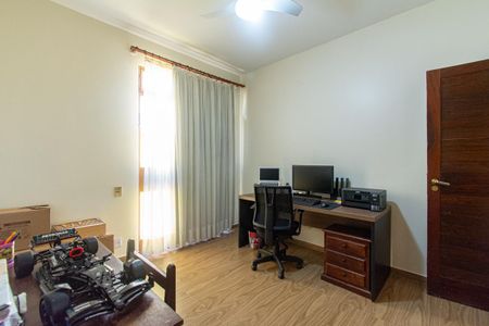 Casa à venda com 400m², 6 quartos e 5 vagasQuarto 2