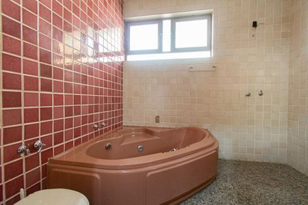 Casa à venda com 400m², 6 quartos e 5 vagasBanheiro da Suíte 1