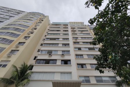 Apartamento à venda com 112m², 3 quartos e 1 vaga Apartamento à venda com 112m², 3 quartos e 1 vagaFachada e portaria