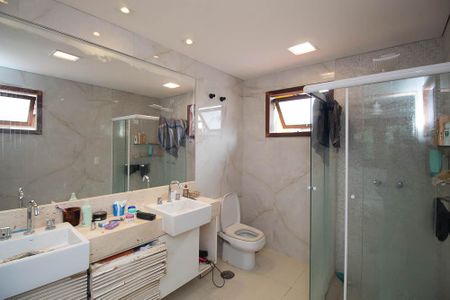 Casa de condomínio para alugar com 538m², 4 quartos e 5 vagasBanheiro da Suíte 1