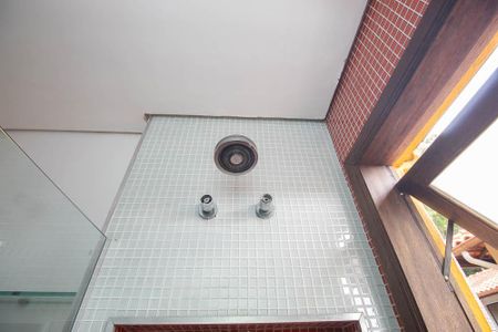 Casa de condomínio para alugar com 538m², 4 quartos e 5 vagasBanheiro da Suíte 2