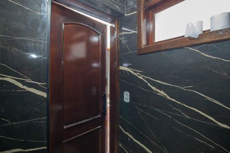 Casa de condomínio para alugar com 538m², 4 quartos e 5 vagasLavabo