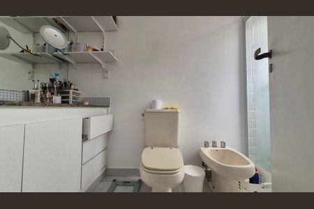 Apartamento à venda com 138m², 3 quartos e 3 vagas Apartamento à venda com 138m², 3 quartos e 3 vagasBanheiro da suíte