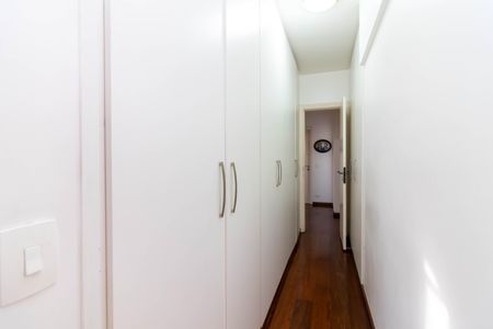 Apartamento à venda com 204m², 4 quartos e 4 vagas Apartamento à venda com 204m², 4 quartos e 4 vagasCorredor de Serviço