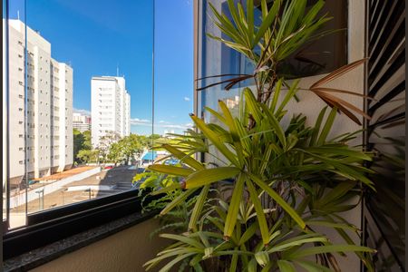 Apartamento à venda com 204m², 4 quartos e 4 vagas Apartamento à venda com 204m², 4 quartos e 4 vagasVaranda da Suíte 2