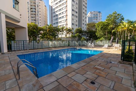 Apartamento à venda com 204m², 4 quartos e 4 vagas Apartamento à venda com 204m², 4 quartos e 4 vagasÁrea comum - Piscina
