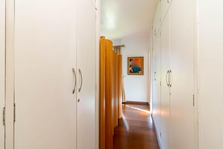 Apartamento à venda com 204m², 4 quartos e 4 vagas Apartamento à venda com 204m², 4 quartos e 4 vagasSuíte 1