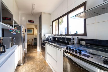 Apartamento à venda com 204m², 4 quartos e 4 vagas Apartamento à venda com 204m², 4 quartos e 4 vagasCozinha
