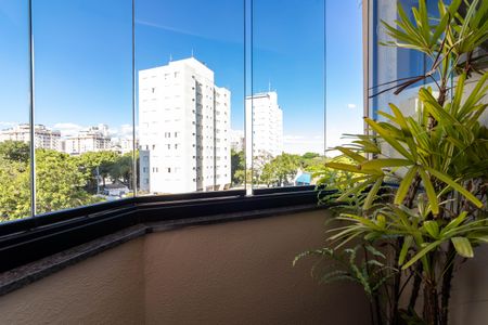 Apartamento à venda com 204m², 4 quartos e 4 vagas Apartamento à venda com 204m², 4 quartos e 4 vagasVaranda da Suíte 2