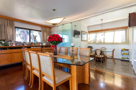 Apartamento à venda com 204m², 4 quartos e 4 vagas Apartamento à venda com 204m², 4 quartos e 4 vagasSala de Jantar