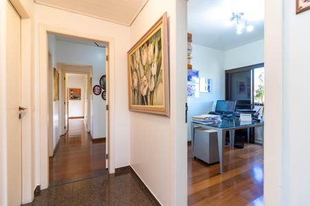 Apartamento à venda com 204m², 4 quartos e 4 vagas Apartamento à venda com 204m², 4 quartos e 4 vagasCorredor de Entrada