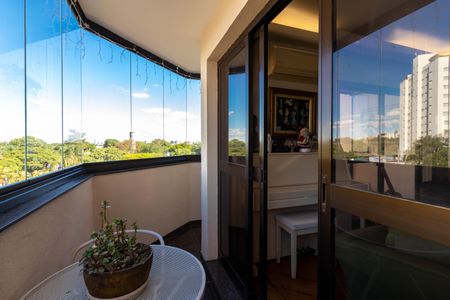 Apartamento à venda com 204m², 4 quartos e 4 vagas Apartamento à venda com 204m², 4 quartos e 4 vagasVaranda da Sala