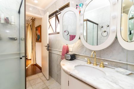 Apartamento à venda com 204m², 4 quartos e 4 vagas Apartamento à venda com 204m², 4 quartos e 4 vagasBanheiro da Suíte 1