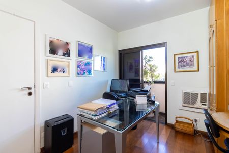 Apartamento à venda com 204m², 4 quartos e 4 vagas Apartamento à venda com 204m², 4 quartos e 4 vagasQuarto 4 / Escritório