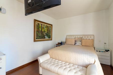 Apartamento à venda com 204m², 4 quartos e 4 vagas Apartamento à venda com 204m², 4 quartos e 4 vagasSuíte 1