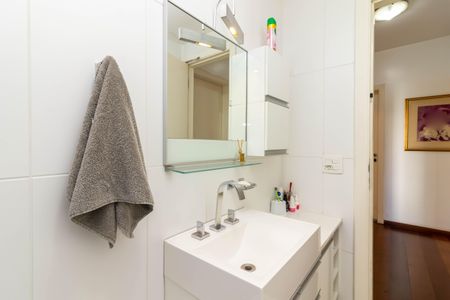 Apartamento à venda com 204m², 4 quartos e 4 vagas Apartamento à venda com 204m², 4 quartos e 4 vagasBanheiro 3