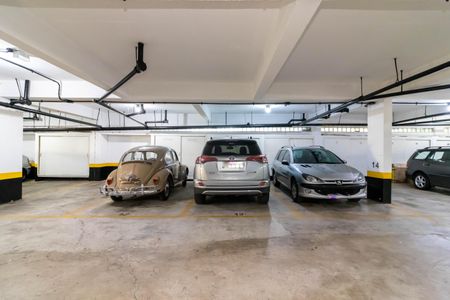 Apartamento à venda com 204m², 4 quartos e 4 vagas Apartamento à venda com 204m², 4 quartos e 4 vagasVaga 3