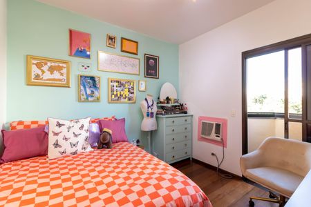 Apartamento à venda com 204m², 4 quartos e 4 vagas Apartamento à venda com 204m², 4 quartos e 4 vagasSuíte 2