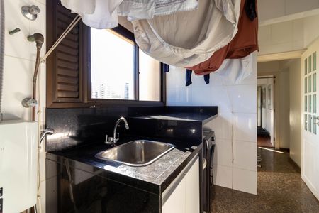 Apartamento à venda com 204m², 4 quartos e 4 vagas Apartamento à venda com 204m², 4 quartos e 4 vagasÁrea de Serviço