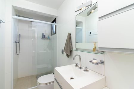 Apartamento à venda com 204m², 4 quartos e 4 vagas Apartamento à venda com 204m², 4 quartos e 4 vagasBanheiro 3