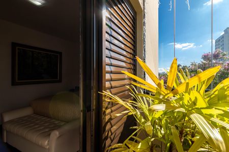 Apartamento à venda com 204m², 4 quartos e 4 vagas Apartamento à venda com 204m², 4 quartos e 4 vagasVaranda da Suíte 1