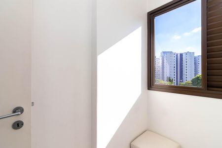 Apartamento à venda com 204m², 4 quartos e 4 vagas Apartamento à venda com 204m², 4 quartos e 4 vagasQuarto de Serviço