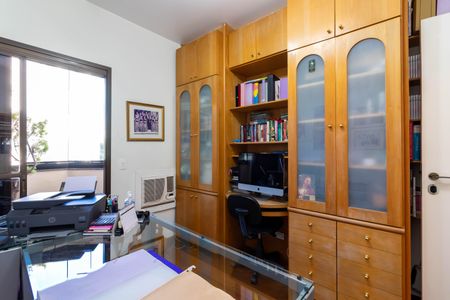 Apartamento à venda com 204m², 4 quartos e 4 vagas Apartamento à venda com 204m², 4 quartos e 4 vagasQuarto 4 / Escritório